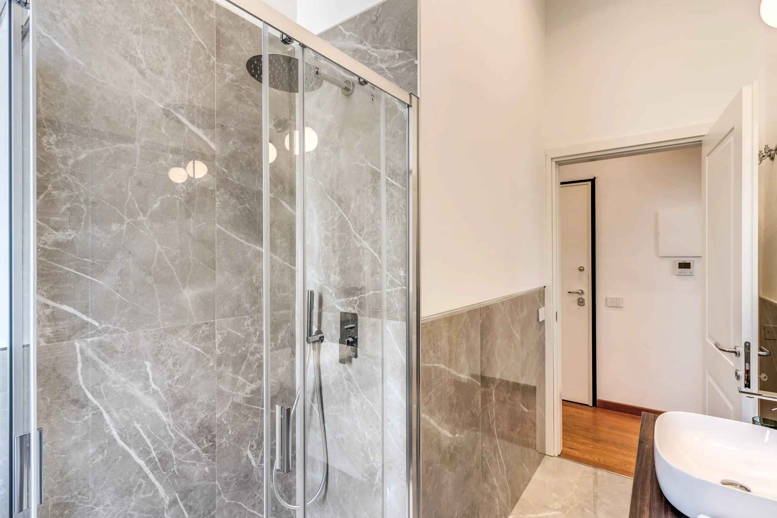 White Moon – 24 White Moon - 24